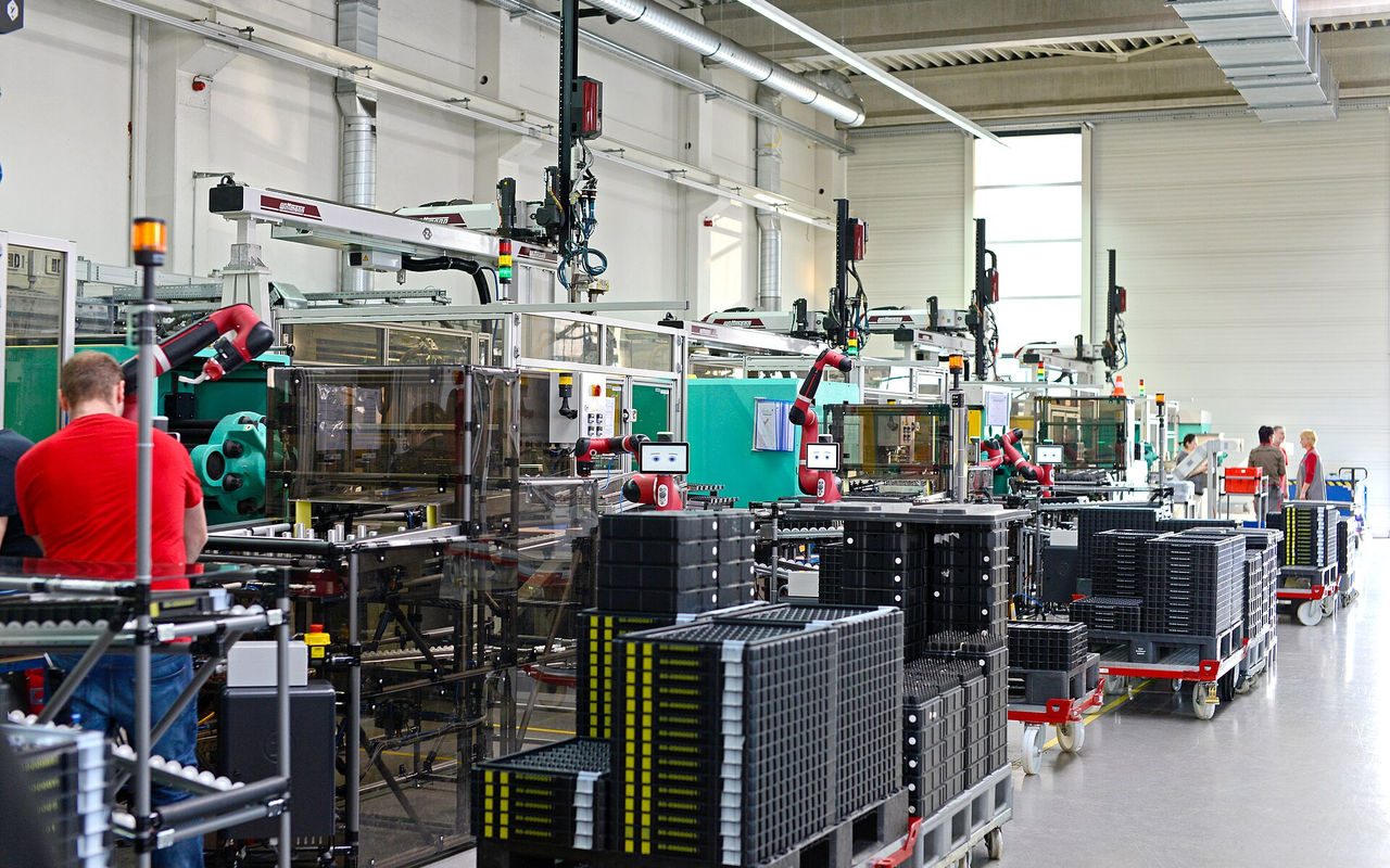 Collaborative robots on a modern production line