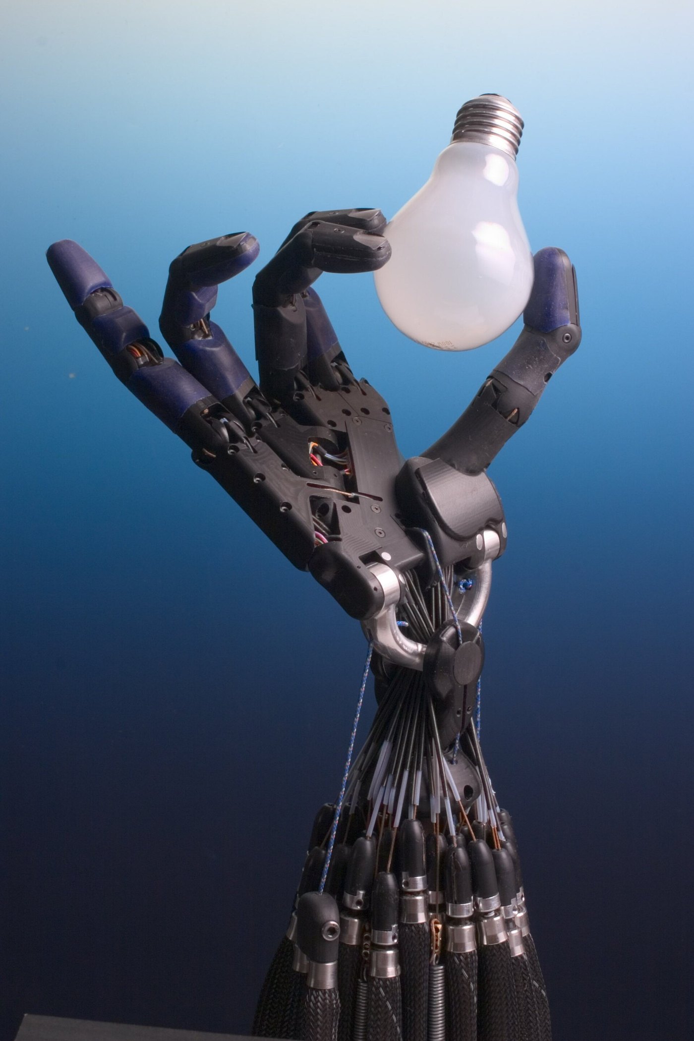 Dexterous multi-actuator robotic hand